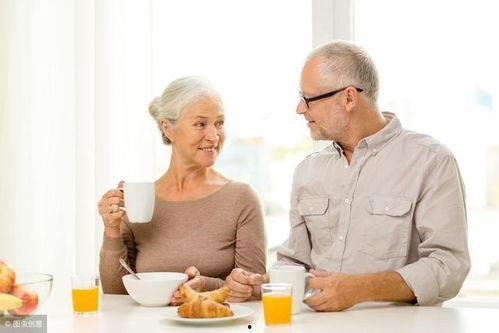 做梦喂老人吃瓜,温馨喂瓜，传承孝道温情