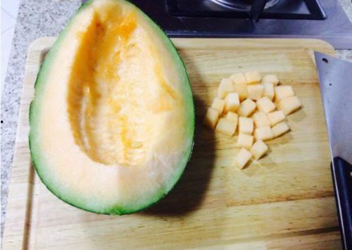 火车的吃哈密瓜,甜蜜的铁路风情