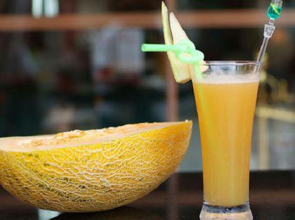 怎么喂猫咪吃哈密瓜汁,营养美味两不误