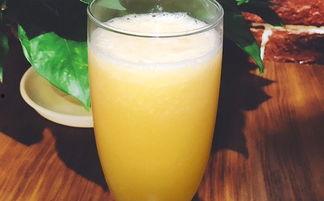 怎么喂猫咪吃哈密瓜汁,营养美味两不误