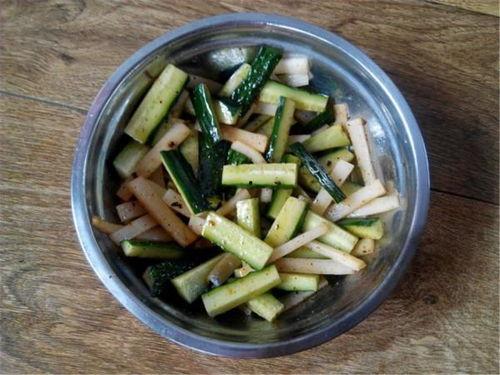 吃瓜聊天吃笋那个是谁,揭秘“吃瓜聊天吃笋”背后的神秘人物