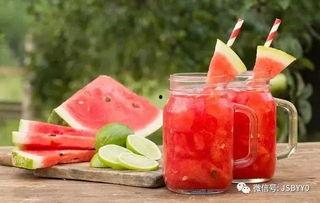 立夏过后吃瓜图片,夏日清凉新风尚