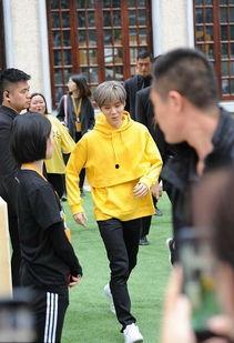 小黄小黄吃瓜群众,吃瓜群众的趣味生活