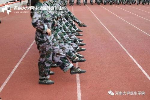 大学吃瓜舞台军训,军训中的欢乐时光