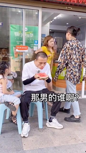 吃瓜男女情侣,吃瓜男女的甜蜜爱情故事