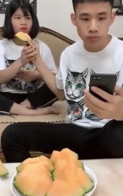 搞笑姐弟吃瓜,笑料连连，揭秘娱乐圈幕后趣闻