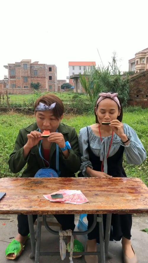 农村比赛吃瓜,农村吃瓜大赛欢乐上演